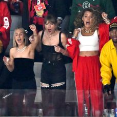 Taylor Swift s Blake Lively na Super Bowl