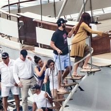 Rihanna s Haasanom a priateľmi.