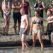 Táňa s Petrom počas hry o odmenu