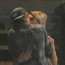 Tom Felton s neznámou blondínkou