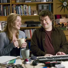 Kate Winslet a Jack Black vo filme Prázdniny. 