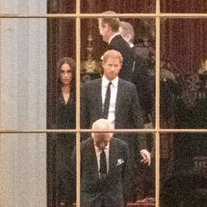 Rakvu previezli do Buckinghamského paláca
