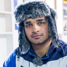 Zľava Lionel Messi, Antoine Griezmann a Luis Suárez z Barcelony oslavujú gól v LM proti Dortmundu.