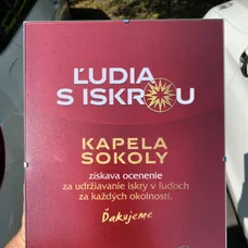 Nitriansky podnikateľ Norbert Bödör pred policajným prezídiom.