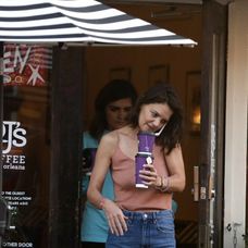 Prirodzená Katie Holmes.