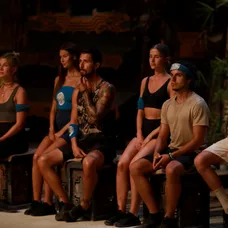 Survivor po desiatej kmeňovej rade a dueli s Andreou opustila Pavlína.