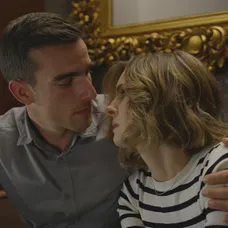 Lucia (Monika Horváthová) a Martin (Adam Bardy) sa zbližujú