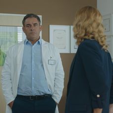 Adela (Lívia Bielovič) pred Adnrejom (Ján Koleník) tají bolestivú vec. Chce, aby pri ňom Richard (Filip Tůma) stál.