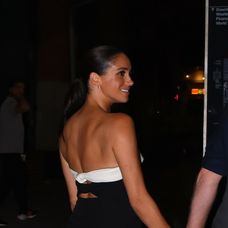 Meghan a Harry na večeri