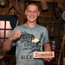 Dominik sa teší z výhry