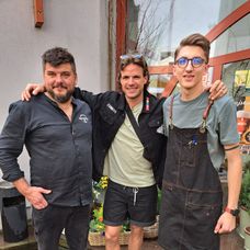 S Radkom Urbanyakom na obede v poľovníckej reštaurácii Silvanus