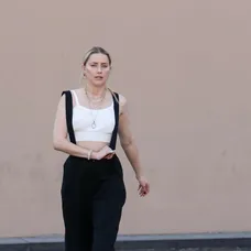 Amber je milovníčka psov.