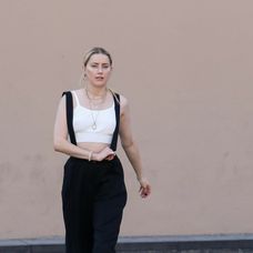 Amber je milovníčka psov.