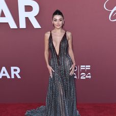 Hande Erçel v Cannes