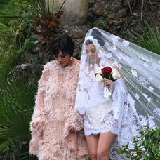 Kourtney odviedla k oltáru jej mama Kris Jenner