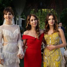 Maja a Nikol v jazere