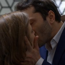 Jadon Sancho z Dortmundu oslavuje gól v dueli proti Mainzu.