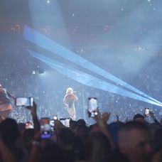 Zákulisné zábery z koncertu Rytmusa, Dara mu vzdala úctu