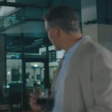 Andrej stretne ženu, ktorú vidí vo svojich spomienkach, no nevie, akú úlohu v jeho živote hrala.