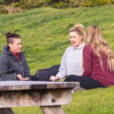 Amber Heard s priateľkou Biancou Butti na pikniku.