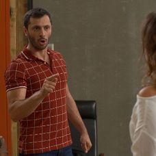 Alex našiel svoj byt v otrasnom stave.