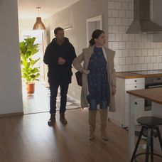 Grétu vydesí prázdny dom.