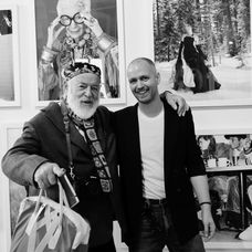 Bruce Weber a producent výstavy Milosh Harajda