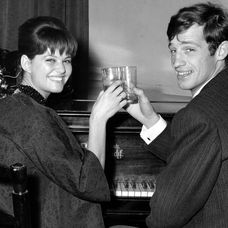 Talianska herečka Claudia Cardinale a francúzsky herec Jean-Paul Belmondo