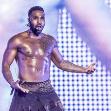 Jason Derulo počas koncertu v rámci 2Sides World Tour