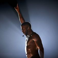 Jason Derulo počas koncertu v rámci 2Sides World Tour