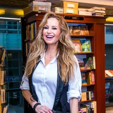 Adriana Sklenaříková-Karembeu