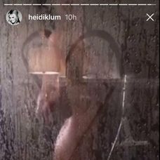 Toto nemal nikto vidieť. Unikli zábery, ako sa topmodelka doma sprchuje