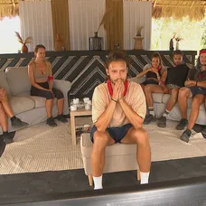 Pítr sa po odkaze od priateľky Gabči rozplakal.
