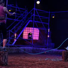 Mirka v dueli bolestivo spadla