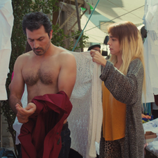 Autobus zakliesnený v kamióne.