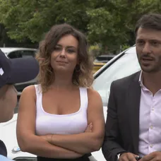 Alex si berie na pomoc Sisu.