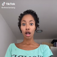 Aicha sa sama ostrihala na ježka.