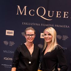 Premiéra dokumentu McQueen - Emma a Ema Tekelyové
