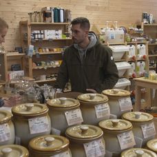 V bio obchodíku bude nakupovať komik Jakub Zitrón Ťapák.