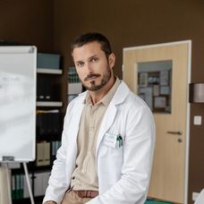 Výrazne schudnutý. Takto sa predvedie v novom seriáli na obrazovkách Markízy.