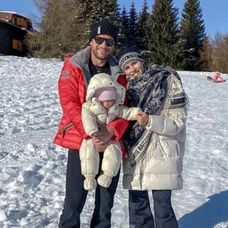 Manželia Marián a Ivana Gáboríkovci s dcérkou Bellou.