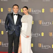 Ed Westwick a Amy Jackson sa zobrali!