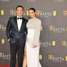 Ed Westwick a Amy Jackson sa zobrali!