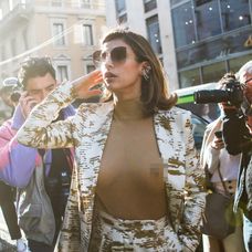 Polícia pri nákupnom centre.