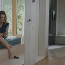 Laura sa preberie po rande s Andrejom.