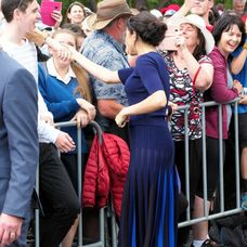 Meghan Markle nechtiac ukázala zadok.