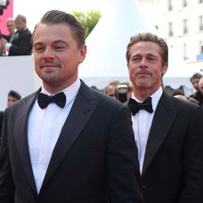 Brad Pitt, Leonardo DiCaprio a Quentin Tarantino spolu na červenom koberci v Cannes