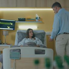 Andrej (Ján Koleník) zistil, že skleróza multiplex Júliinho (Sarah Arató) brata sa nezhoršuje.