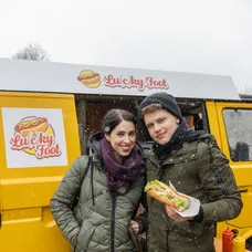 Luky (Oliver Oswald) a Simča (Zuzka Porubjaková)