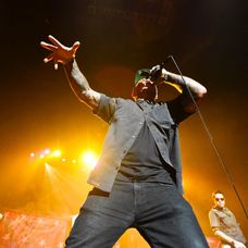 Vo veku 49 rokov zomrel Shifty Shellshock z Crazy Town